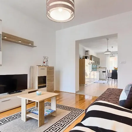 Gemuetliche Ferienwohnung Mit Zwei Balkonen Und Gemeinschaftsgarten In Strandnaehe Apartment