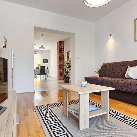 Gemuetliche Ferienwohnung Mit Zwei Balkonen Und Gemeinschaftsgarten In Strandnaehe Apartment