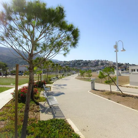 Gemuetliche Ferienwohnung Mit Zwei Balkonen Und Gemeinschaftsgarten In Strandnaehe