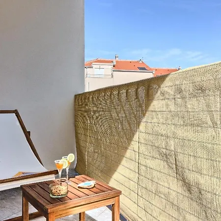 Gemuetliche Ferienwohnung Mit Zwei Balkonen Und Gemeinschaftsgarten In Strandnaehe