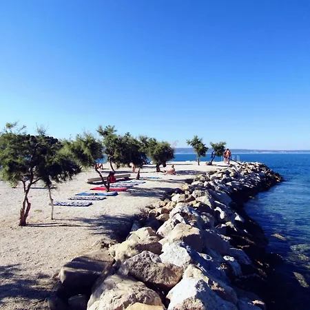 Gemuetliche Ferienwohnung Mit Zwei Balkonen Und Gemeinschaftsgarten In Strandnaehe * Podstrana