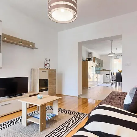 Apartment Gemuetliche Ferienwohnung Mit Zwei Balkonen Und Gemeinschaftsgarten In Strandnaehe *