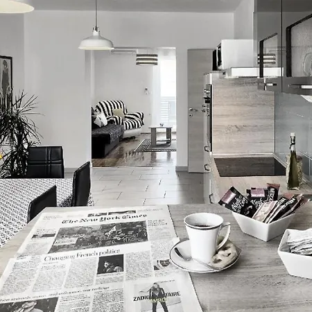 Apartment Gemuetliche Ferienwohnung Mit Zwei Balkonen Und Gemeinschaftsgarten In Strandnaehe Podstrana